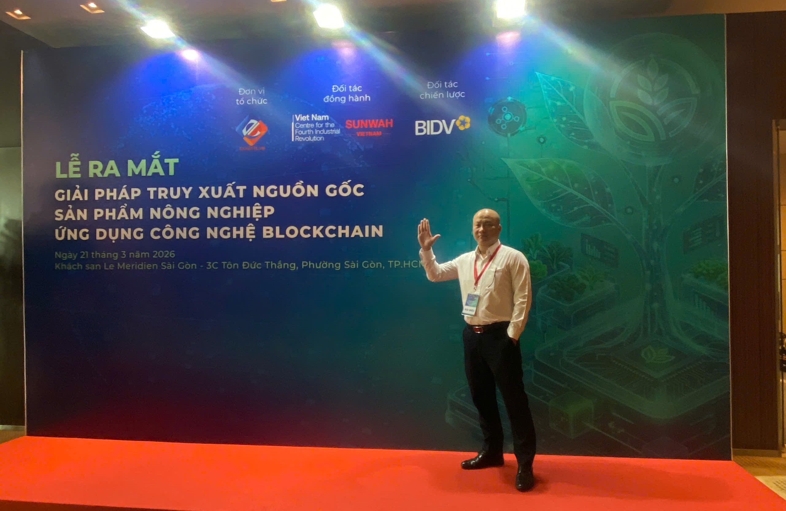 Ra mắt nền tảng truy xuất, minh bạch nguồn gốc nông sản qua blockchain (CEO - HUỲNH NHỰT TRƯỜNG được tham dự với tư các là đại biểu của buổi lễ )